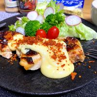 EVERINOでハーブチキンロースト　伸びるマッシュポテトのアリゴと中華クリスピーチキンシーズニング添え